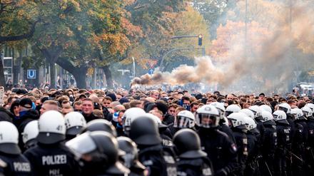 Politik macht Druck: Stadionverbote f&uuml;r Fans: Klare Kante statt Flickenteppich?