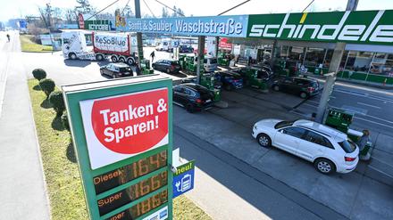 Kraftstoffe: ADAC: Spritpreisregel könnte Tanken teurer machen