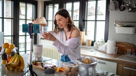 Vermeintliche Superfoods und heilende Smoothies: Experten warnen vor Fake-Tipps zur Ernährung in Social Media
