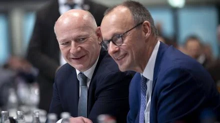 „Berlin ist eine vielfältige, weltoffene Stadt“: Wegner reagiert auf Merz’ Aussage zu Migrationspolitik im Stadtbild