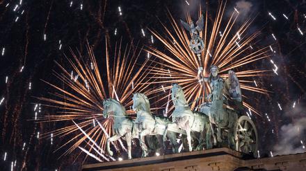 „Den Menschen zu Silvester etwas Cooles bieten“: Grüne wollen zum Jahreswechsel Drohnenshow am Brandenburger Tor
