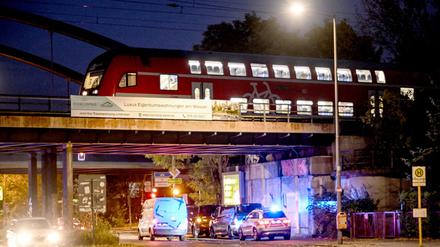 Oberleitungsschaden auf der Strecke nach Berlin: Rund 300 Fahrgäste müssen Regionalexpress räumen