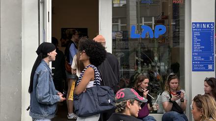 Farbanschlag auf preiswerte Cafés : LAP-Coffee-Filialen in Berlin beschmiert