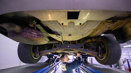 Fahrzeugsicherheit: Tüv und Co: Prüfer finden mehr schwere Mängel an Autos