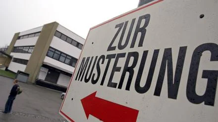 Nachwuchs für die Bundeswehr: Umfrage: Bundeswehr-Losverfahren stößt auf breite Ablehnung