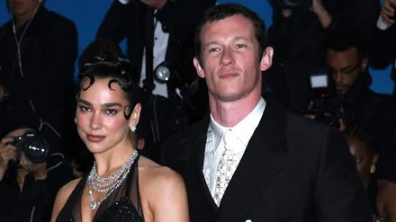 Der prominente Wochenrückblick : Wie sich Dua Lipa und Callum Turner kennengelernt haben – und wie Roland Kaiser zu Hunden steht