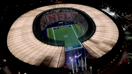 Vor dem NFL-Spiel in Berlin: Indianapolis Colts zeigen spektakuläre Drohnenshow über dem Olympiastadion