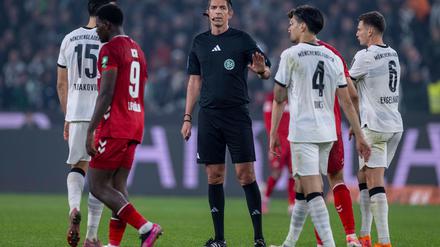 Fußball-Bundesliga: Kölner Ärger über Elfmeter - Kwasniok: „Ich hasse den VAR“
