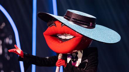 Fernsehen: „The Masked Singer“: Brigitte Nielsen legt „Kiss“-Kostüm ab
