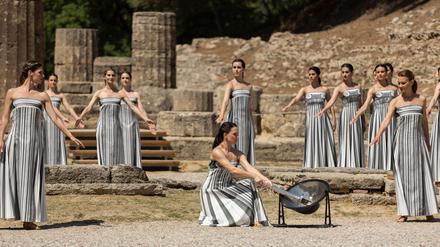 Olympisches Feuer: Schlechtes Wetter: Zeremonie für Olympia ins Museum verlegt