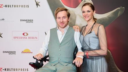 Leute: „Bald zu dritt“ - Ehepaar Koch erwartet ein Kind