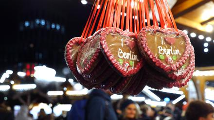 Ohne Haltung, nur mit Becher: Auf dem Weihnachtsmarkt darf Berlin mal unkompliziert sein