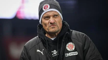 Fußball-Bundesliga: Galgenhumor vor Bayern-Spiel: St.-Pauli-Trainer bleibt