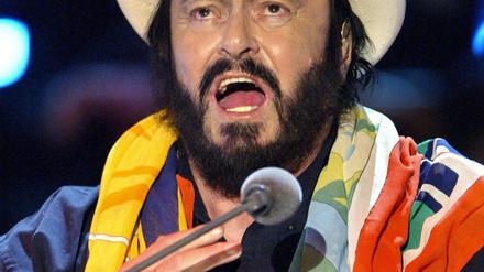 Startenor: Pavarotti auf der Eisbahn: Denkmal sorgt für Ärger