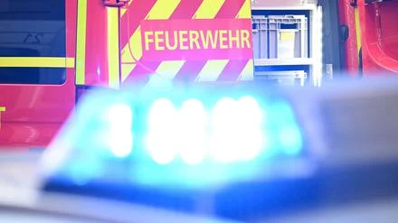 Feuer auf der Autobahn: Lkw gerät auf A10 bei Mühlenbeck in Brand