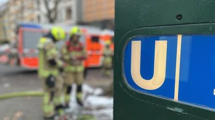 Nach Brand am U-Bahnhof Schloßstraße: Berliner Polizei prüft fahrlässige Brandstiftung – Störungen auf U9 werden noch Tage andauern
