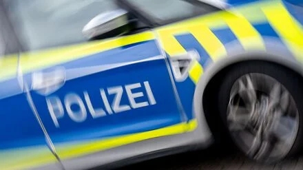 Zwei Menschen verletzt: 18-Jähriger überfällt mit Schusswaffe und Messer Späti in Berlin-Neukölln – U-Haft