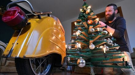 Simson-Kult am Weihnachtsbaum: Verkaufshit: Weihnachtskugeln aus Simson-Blinkern