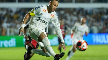 Fußball: Neymar: Nach Klassenerhalt mit Santos wieder Knieoperation