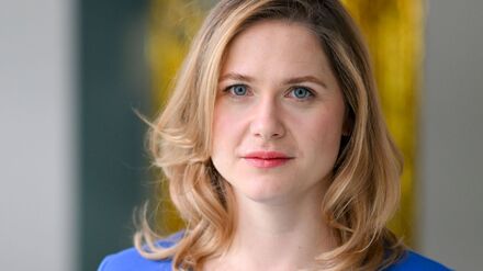 Fernsehen: Schauspielerin Laura Lippmann setzt sich f&uuml;r Geh&ouml;rlose ein