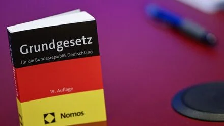 Abfrage nach Extremisten: Verfassungstreue-Check wird sp&auml;ter als geplant &uuml;berpr&uuml;ft