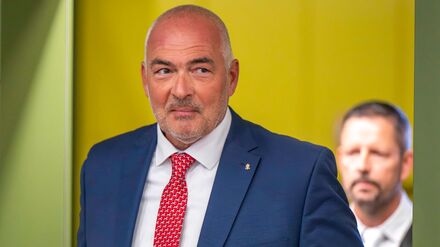 Aserbaidschan-Korruptionsprozess&nbsp;: Angeklagter Ex-CDU-Politiker fehlt wiederholt &ndash; Gericht schaltet Arzt und Polizei ein