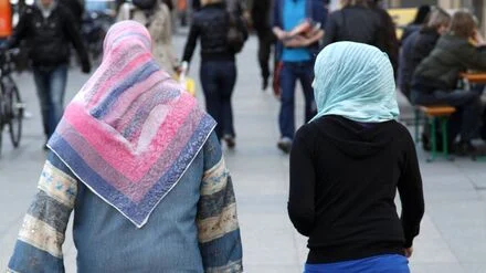 Islamfeindliche Attacke in Berlin-Wedding: Drei Frauen wegen Kopftuch beleidigt und bedroht