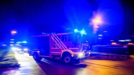 Feuerwerksattacke auf Mehrfamilienhaus: Minderj&auml;hrige sollen Brand in Berlin-Spandau ausgel&ouml;st haben