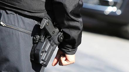 Maskierte wollen Supermarkt &uuml;berfallen: Kunden &uuml;berw&auml;ltigen bewaffneten 19-J&auml;hrigen in Neuk&ouml;lln