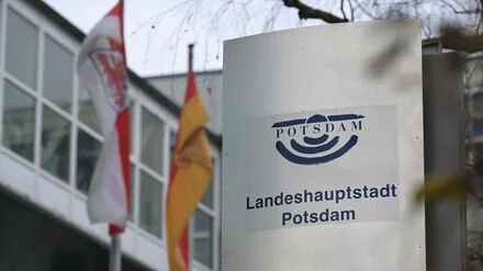 Stadtverwaltung in Potsdam: Rathauschefin will Verwaltung und B&uuml;rger mit KI entlasten