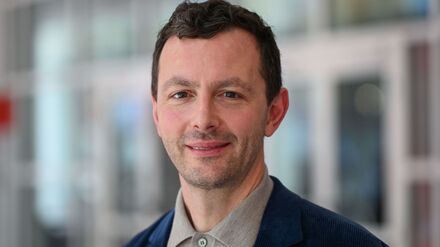 &bdquo;Fast schon absurd&ldquo;: Wie eine Quizshow einen Nischen-Verlag finanzierte