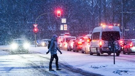 Starker Wind und Glatteis: Berlin wappnet sich f&uuml;r Wintersturmtief &bdquo;Elli&ldquo; &ndash; DWD warnt vor &bdquo;unwetterartigen Schneeverwehungen&ldquo;
