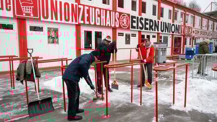 Fu&szlig;ball-Bundesliga: Union-Fans helfen Club beim Schneeschippen vor Mainz-Spiel