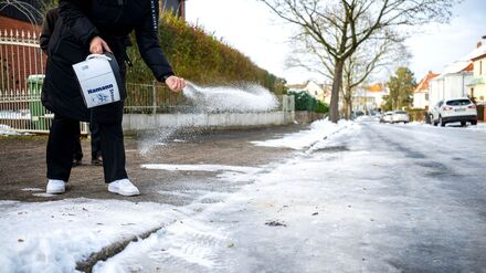 Glatteis: Streusalz wird in Baum&auml;rkten teilweise knapp