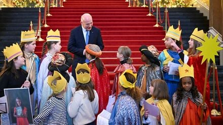 Tradition im Roten Rathaus: Sternsinger besuchen Kai Wegner im Berliner Rathaus