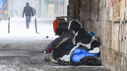 Sinkende Temperaturen als Herausforderung: Wie kann ich Obdachlosen in Berlin bei extremer K&auml;lte helfen?