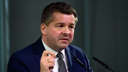 &bdquo;Das sollte f&uuml;r alle gelten&ldquo; : Haseloff-Nachfolger Schulze fordert Pflichtarbeit f&uuml;r Grundsicherungs-Empf&auml;nger