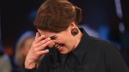 Fernsehen: Witzige Schminkpanne mit Susanne Daubner im &bdquo;Morgenmagazin&ldquo;