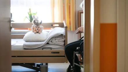 Wenn das Pflegeheim pl&ouml;tzlich teurer wird: Was erlaubt ist und was nicht