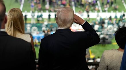 Super Bowl: Trump bleibt Super Bowl fern und kritisiert S&auml;nger