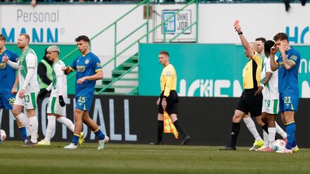 2. Fu&szlig;ball-Bundesliga: Trotz Blitz-Rot: F&uuml;rth erk&auml;mpft sich 0:0 gegen Braunschweig