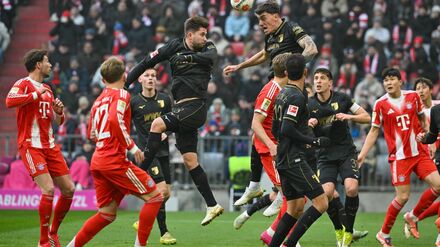 Fu&szlig;ball-Bundesliga: Erste Pleite f&uuml;r den FC Bayern - Verfolger BVB souver&auml;n