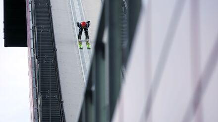 Wintersport: &bdquo;Schon sehr bitter&ldquo;: DSV-Adler chancenlos bei Prevc-Flugshow