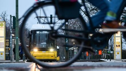 Doch kein Rechtsstreit wegen Oberleitungen: BVG wird am Montag bestreikt &ndash; Trams fahren ohne Passagiere