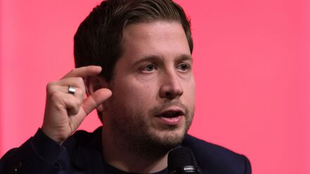 Rente: K&uuml;hnert f&uuml;r kleine Altersbez&uuml;ge f&uuml;r Abgeordnete