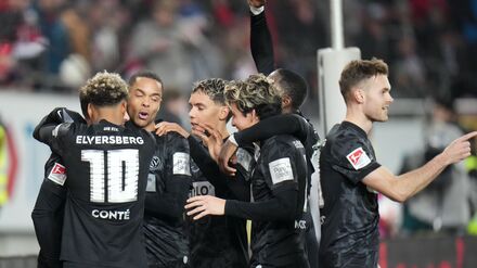 2. Fu&szlig;ball-Bundesliga: Rote Karte und Drama: Elversberg siegt beim FCK