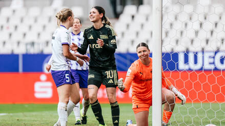 4:2-Sieg nach guter zweiten H&auml;lfte : Unions Fu&szlig;ballerinnen drehen das Spiel in Essen