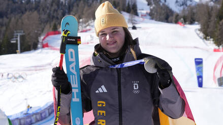 &bdquo;Es hat sich einfach wild angef&uuml;hlt&ldquo;: Emma Aicher holt bei der Abfahrt die erste Medaille f&uuml;r Deutschland