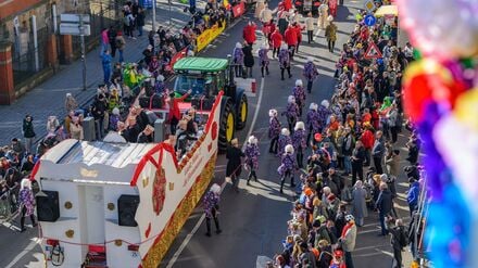 100.000 G&auml;ste waren 2025 da: N&auml;rrisches Treiben: Cottbuser Karnevalsumzug startet