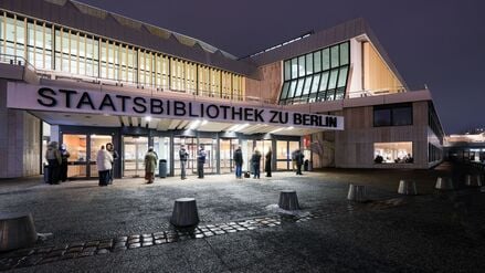 Kehrtwende nach Protest: Staatsbibliothek m&ouml;chte Zettelkataloge vorerst erhalten